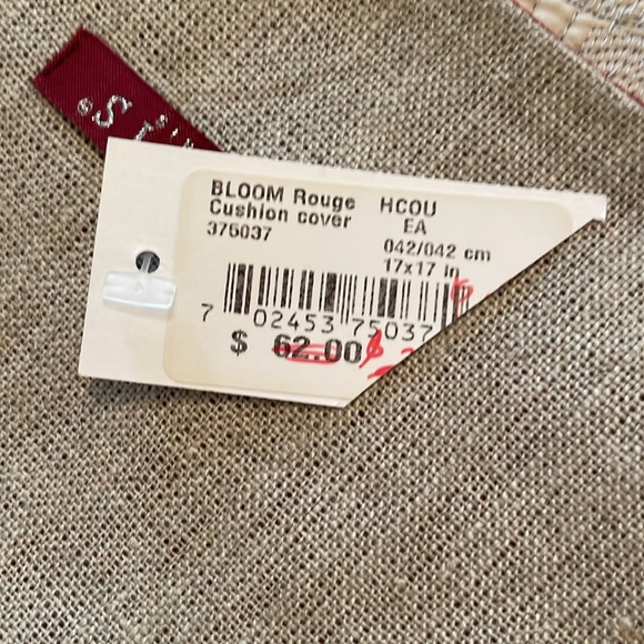 NWT Yves Delorme (Iosis) set of 2 cushion covers 17x17 inch zipper closing - Picture 7 of 11